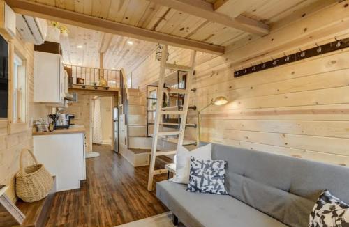Colorado Springs House | Red Rock Roost Posh Studio near Hiking Trails