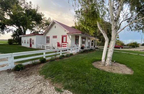 Nampa House | Red Roof Lodge hot tub 18 beds venue treehouse