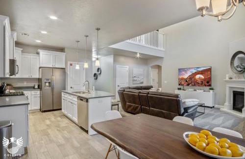 Hurricane House | RedHills Retreat Near Zion Golf Pool Spa Access