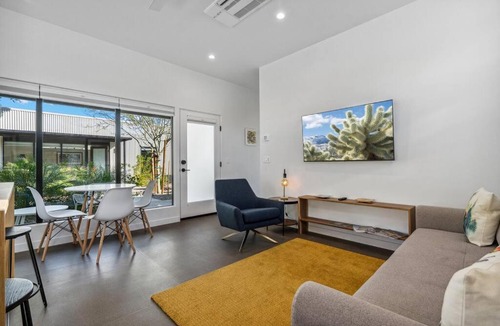 Camelback East Apartment | Refreshing 2-bedroom Apartment - 80 Walkscore!