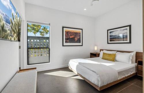 Camelback East Apartment | Refreshing 2-bedroom Apartment - 80 Walkscore!