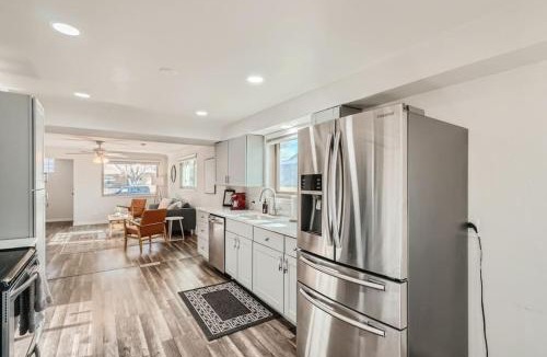 Berkley House | Regis I Tennyson I Sleeps 8 I Red Rocks I Pets