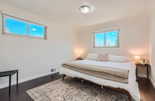 Berkley House | Regis I Tennyson I Sleeps 8 I Red Rocks I Pets