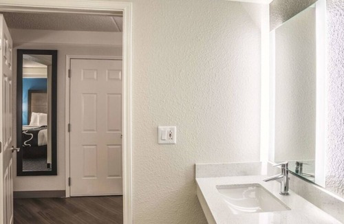 Ahwatukee Foothills House | Relax and Unwind! Free Breakfast, Free Parking, Onsite Pool