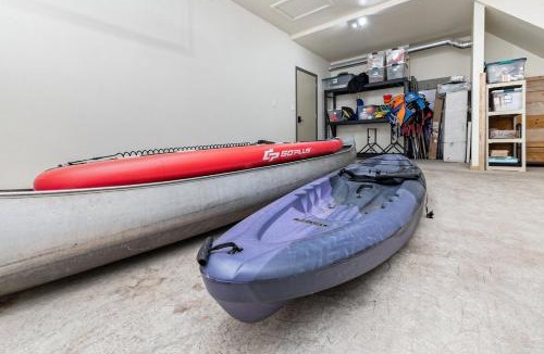 Kalkaska House | Relax Explore Waterfront Crawford Lake Cottage - 4878