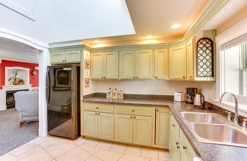 Frankfort Apartment | Relax Fireside! Frankfort Apt Near Dtwn & Beaches