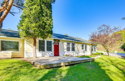 Frankfort Apartment | Relax Fireside! Frankfort Apt Near Dtwn & Beaches