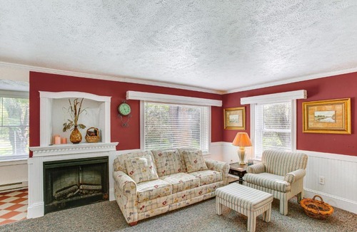 Frankfort Apartment | Relax Fireside! Frankfort Apt Near Dtwn & Beaches