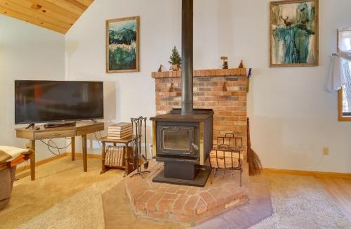 Pine House | Relax Fireside + Play Games! Hiker’s Haven in Pine