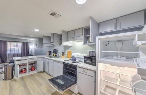 Las Vegas House | Relax in Comfort! Sleeps 6!