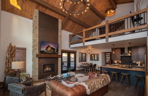 Estes Park House | Relax in Luxury - Jacuzzi, Indoor/Outdoor Fireplace
