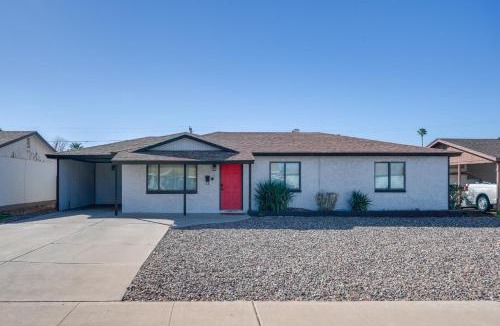 Mesa House | Relax Poolside: Central Group Getaway in Mesa!