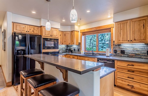 Steamboat Springs Condo | Relaxed Comfort in a Prime Location – The Pines at Ore House!