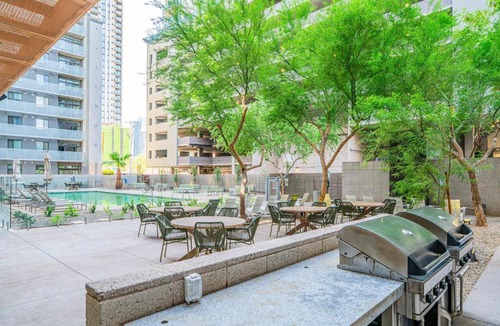 Evans Churchill Apartment | Relaxing 2BD - Central Downtown - Gym, Pool, Parking