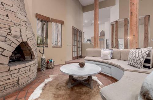 County Island House | Relaxing 3BR Haven with Pool and BBQ for Family Time