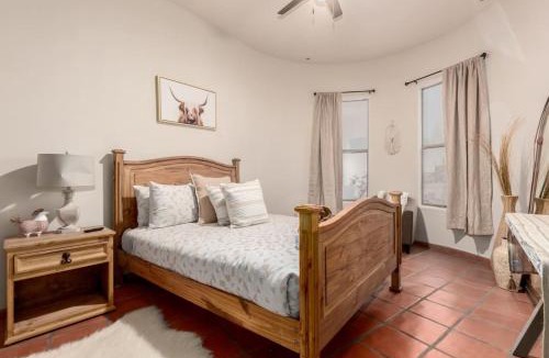 County Island House | Relaxing 3BR Haven with Pool and BBQ for Family Time