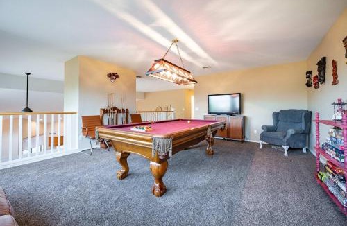 Fox Crossing House | Relaxing 4BR House with Pool Near Golf Club & Lake