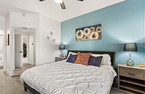 Tempe Apartment | Relaxing ASU Stay Pool, Gym & King Beds