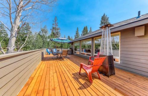 Sunriver House | Relaxing getaway with a private hot tub grill & 10 SHARC passes