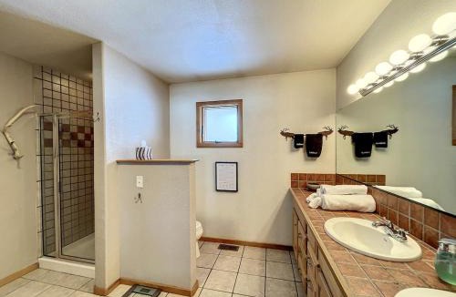 Dayton House | Relaxing Mountain view, 5 bdr sleeps 11, 4400 sqft