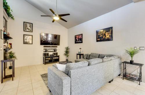 Paradise Valley Village House | Relaxing Phoenix Home - Outdoor Entertainment Area