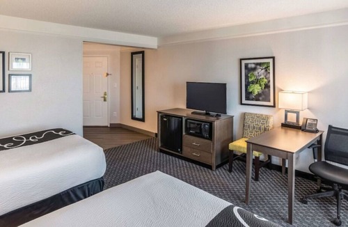 Ahwatukee Foothills House | Relaxing Stay! 4 Convenient Units, Free Breakfast, Pool, Pets Allowed