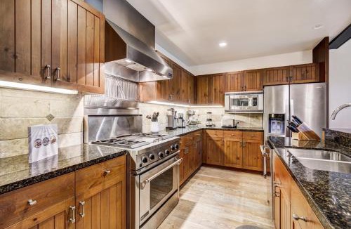 Avon Apartment | Remodeled 3BR Condo in Bachelor Gulch - Ski in out condo