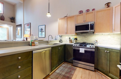 Mammoth Lakes Condo | Remodeled & Bright, On the Golf Course. Private Gas Grill, Pool On-site