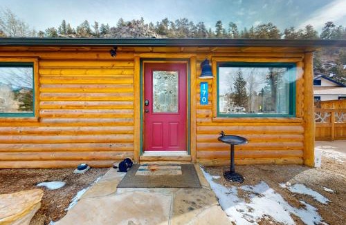 Estes Park House | Remodeled, Dog-Friendly Cabin in Heart of Downtown with Patio