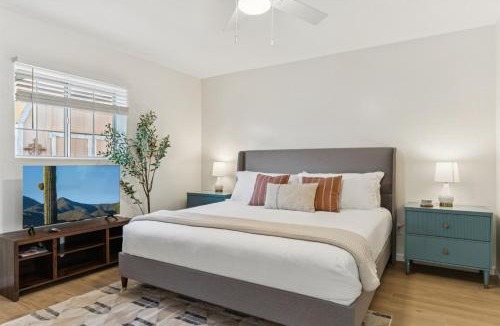 Sherwood Towne Apartment | Remodeled Retreat Pool Hot Tub & Outdoor Fun