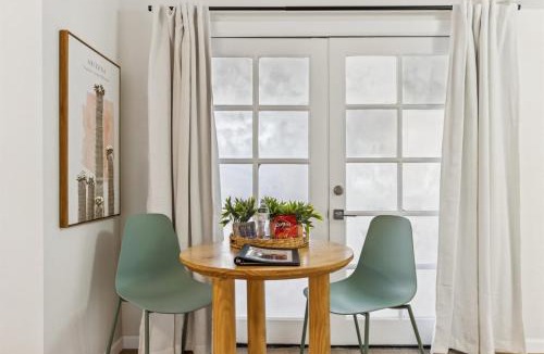 Sherwood Towne Apartment | Remodeled Retreat Pool Hot Tub & Outdoor Fun