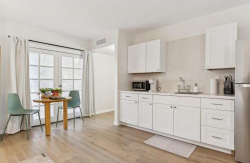 Sherwood Towne Apartment | Remodeled Retreat Pool Hot Tub & Outdoor Fun