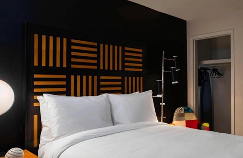 Downtown Des Moines Hotel | Renaissance Des Moines Savery Hotel
