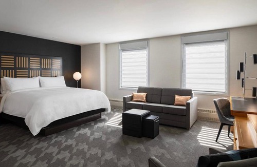 Downtown Des Moines Hotel | Renaissance Des Moines Savery Hotel