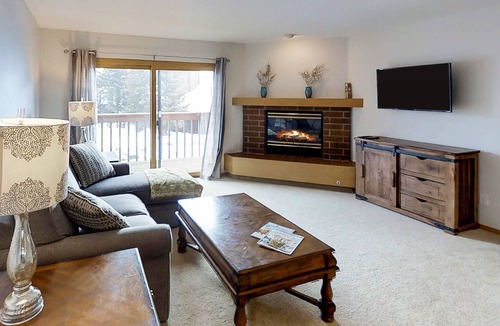 Frisco House | Renovated Mountain Retreat with Shared Hot Tub & Pool - Walk to Dillon Reservoir