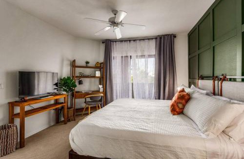 North Scottsdale House | Resort-style 1BR - Walkable - Putting Green - Pool