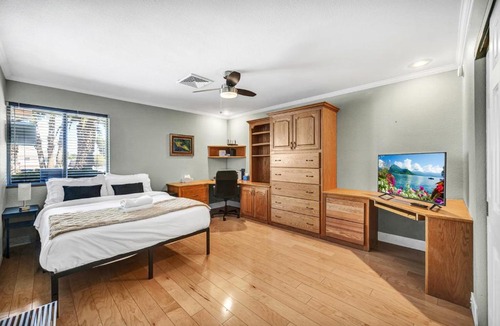 Las Vegas Villa | Resort style Villa for Families & Groups with Pool, Hot tub, Basketball, Mini golf.