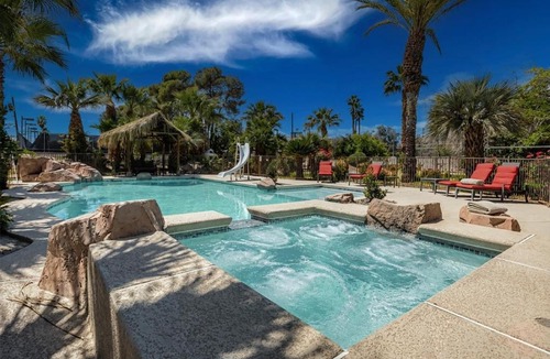 Las Vegas Villa | Resort style Villa for Families & Groups with Pool, Hot tub, Basketball, Mini golf.