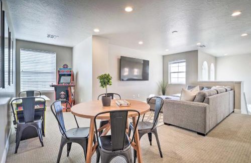 Washington House | Resort-Style Washington Escape w/Game Room!