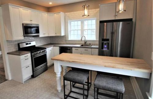 Maquoketa House | Restored Queen Anne Cottage