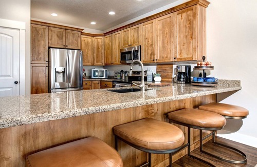 Park City House | Retreat 13281 by Moose Mgmt. 6 min to Town! HotTub