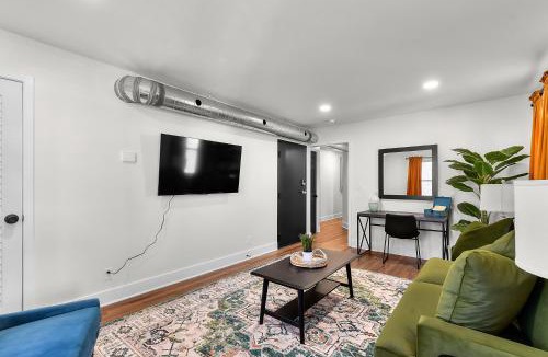 Downtown Omaha House | Retro Glam: Colorful Mid-Century Haven Apt 2