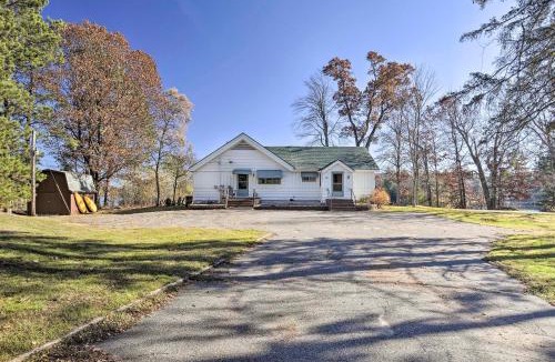 Rhinelander House | Retro Rhinelander Lake Retreat w/Fire Pit!