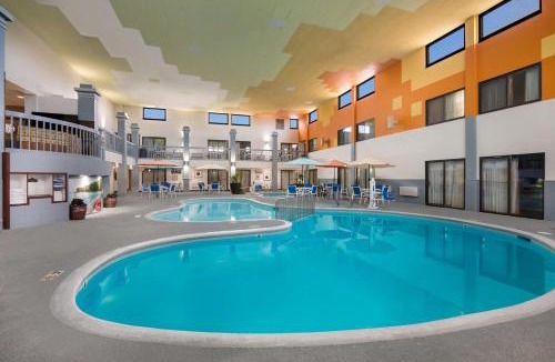 Minot Hotel | Revel Hotel Minot - SureStay Collection by Best Western