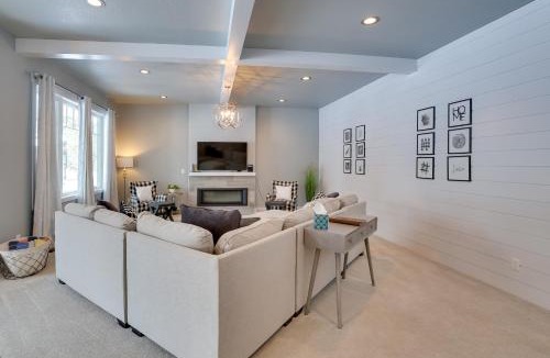 Deadwood House | Ride to Sturgis! Modern Group Lodge w/Hot Tub