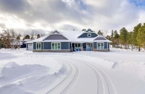 Deadwood House | Ride to Sturgis! Modern Group Lodge w/Hot Tub