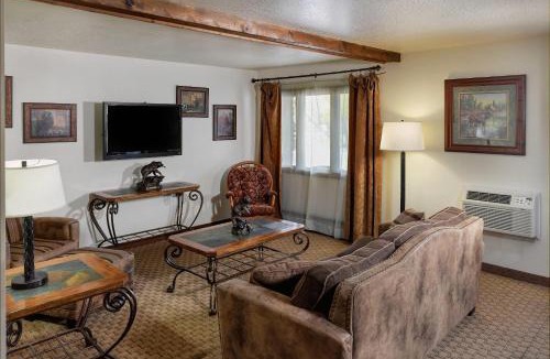 Gardiner Hotel | Ridgeline Hotel at Yellowstone, an Ascend Collection Hotel