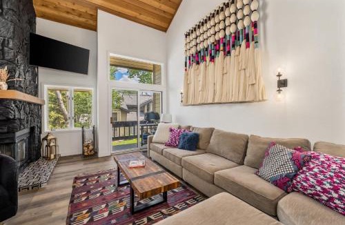 Avon House | Ridgepoint Retreat - Mountain Escape for 8 with Resort Amenities