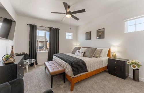 St. George House | Ripples and Rocks Adventure House townhouse