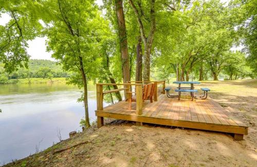 Mountain View Apartment | River Access & Private Deck: Mountain View Retreat